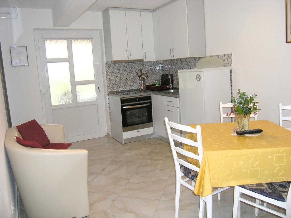 Apartment Martina Krk Town Buitenkant foto