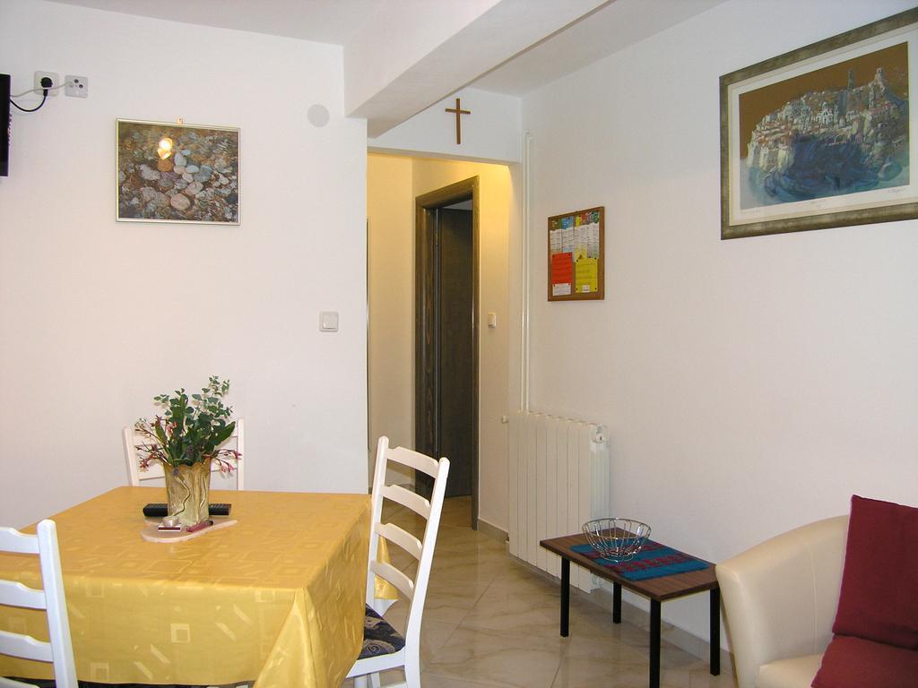 Apartment Martina Krk Town Buitenkant foto